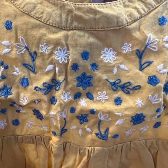 Cute mustard top with flowers - Picture 3 of 7